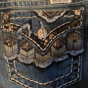 MissMe size 29x 30 skinny Beautiful stitching on all pockets